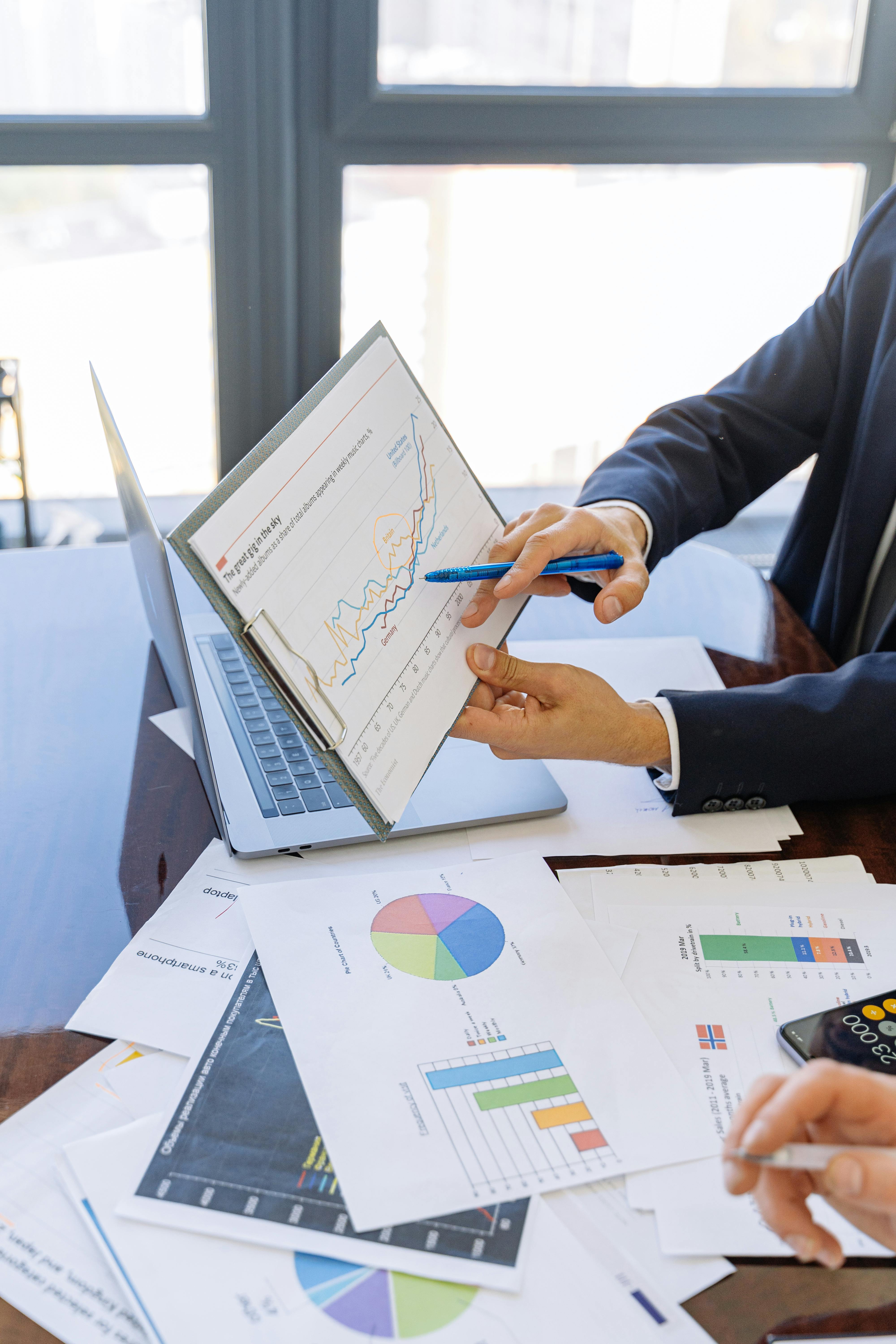 Consultor de B1 Consulting SAS en sesión de trabajo